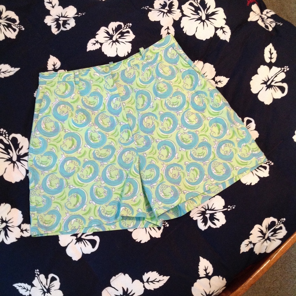 Lilly Pulitzer Green Salamander Shorts. 8
